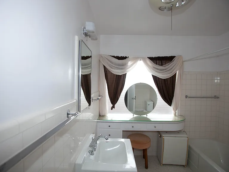 404 E Orange St — Photo 14