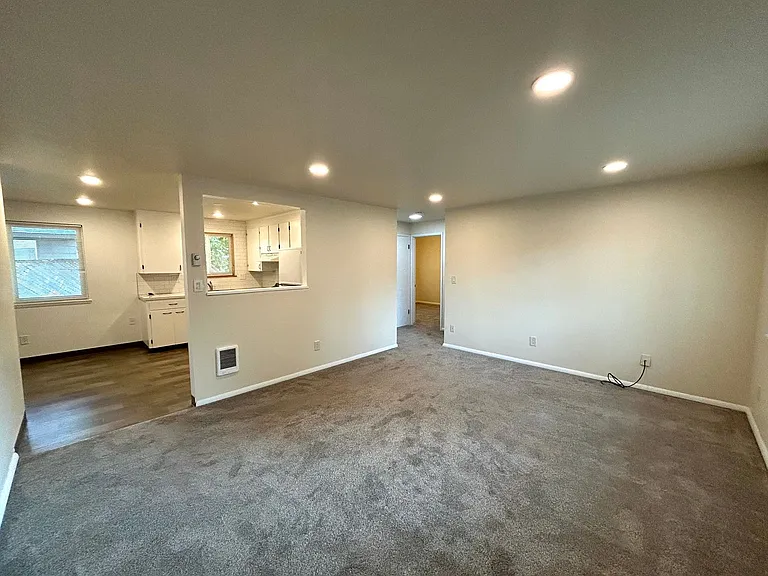 1308 N Alder St — Photo 2