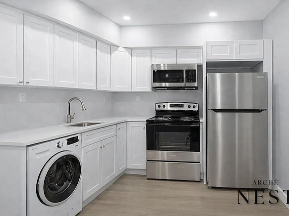 3rd image of 3509 Farragut Rd #2B