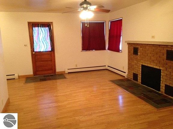 4th image of 304 N 1st St