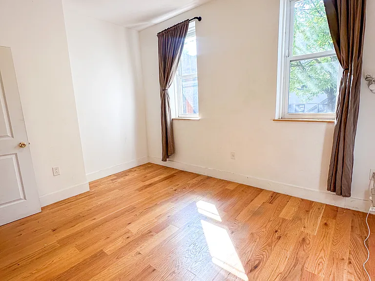 494 Hart St #1 — Photo 6