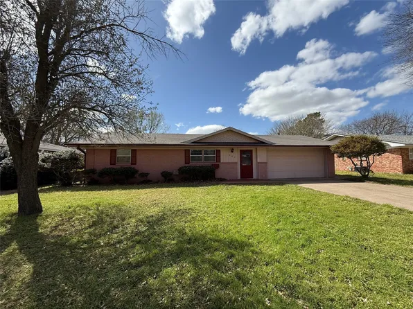 607 Melody Ln, Gainesville, TX 76240