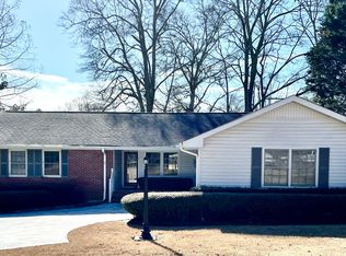 5 Plantation Cir, Carrollton, GA 30117