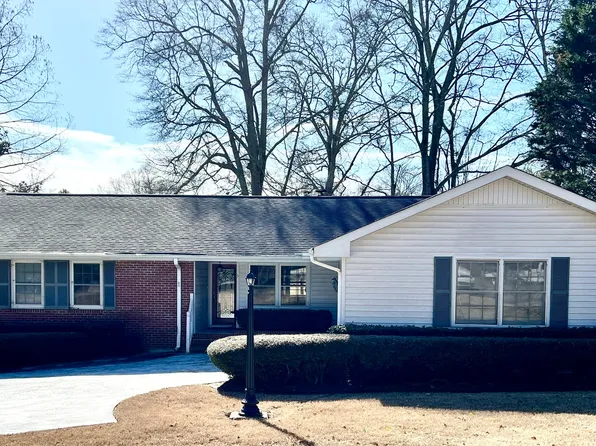 5 Plantation Cir, Carrollton, GA 30117