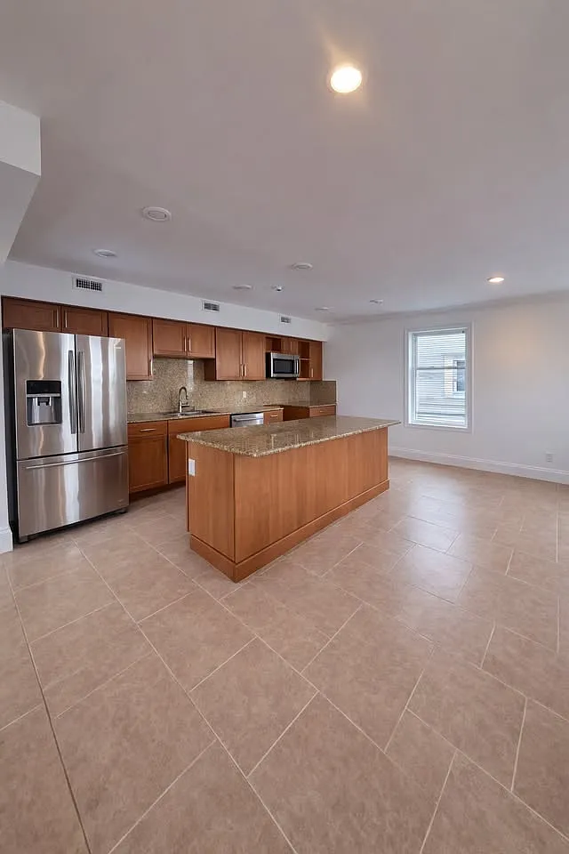 Building Photo - 373 Crescent Ave #2