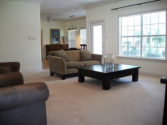 3rd image of 283 Oxford Ct