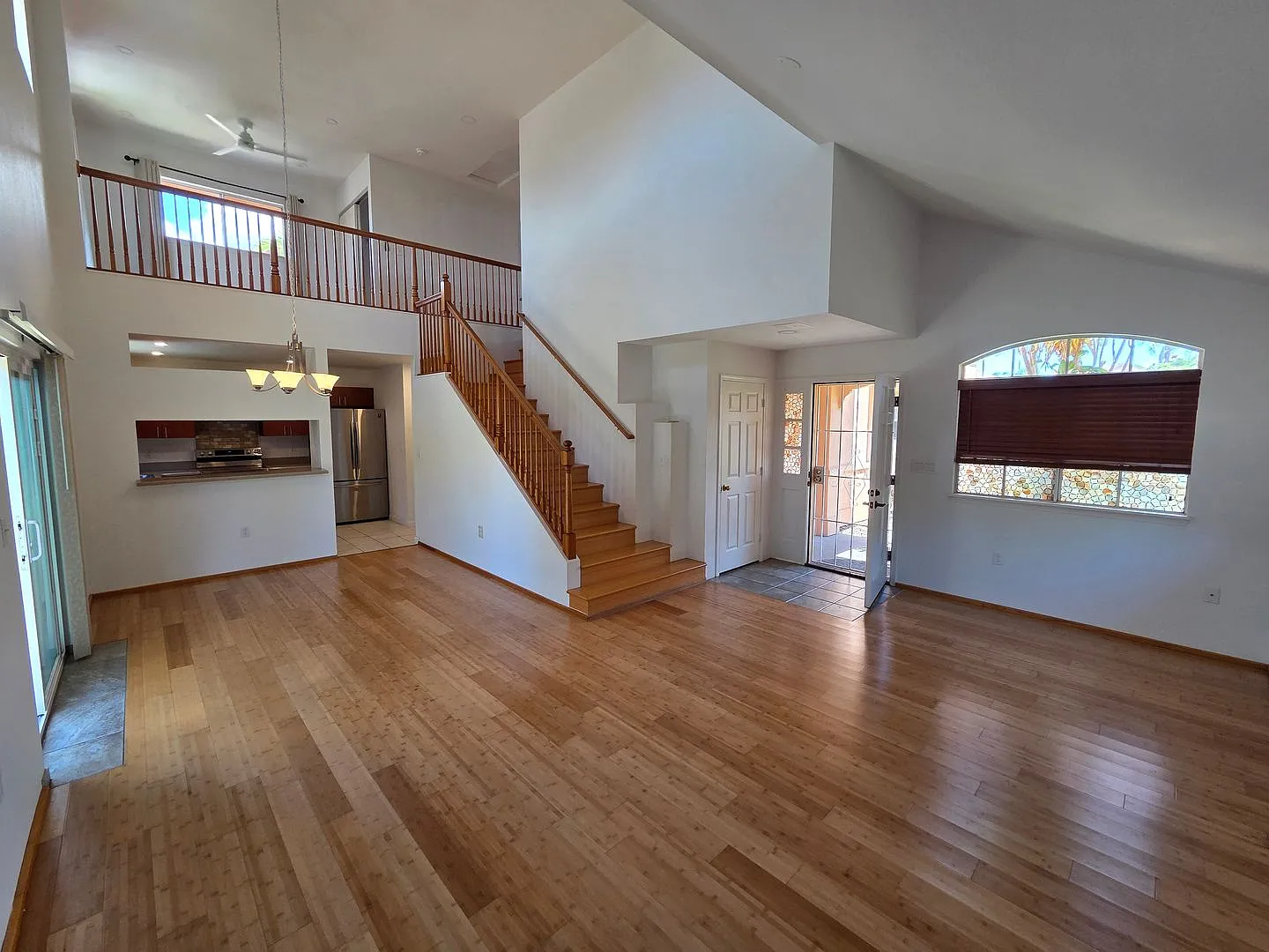 Spacious 2-Bedroom Home with loft in Tropics at Waikele with 2 car Garage — Photo 2
