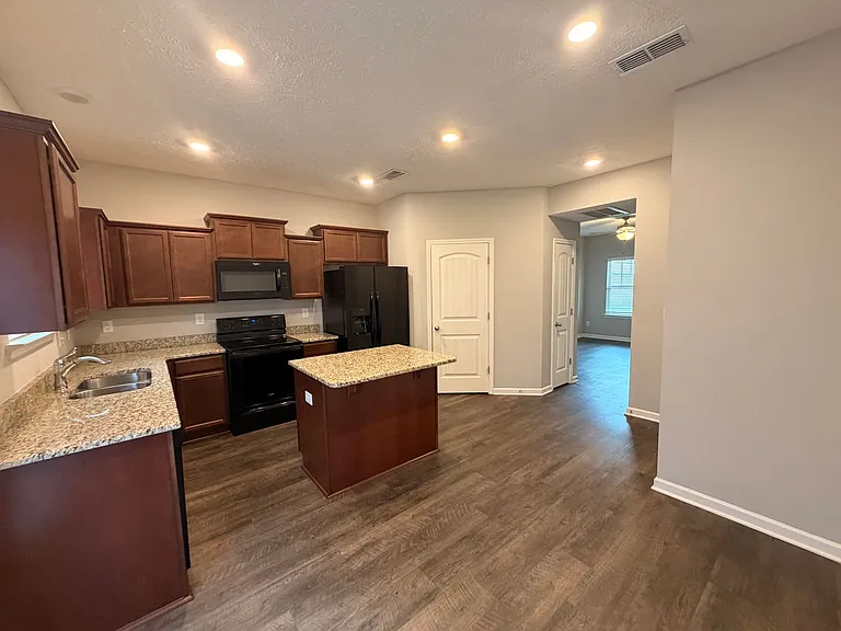 4042 Saddlecreek Way — Photo 7