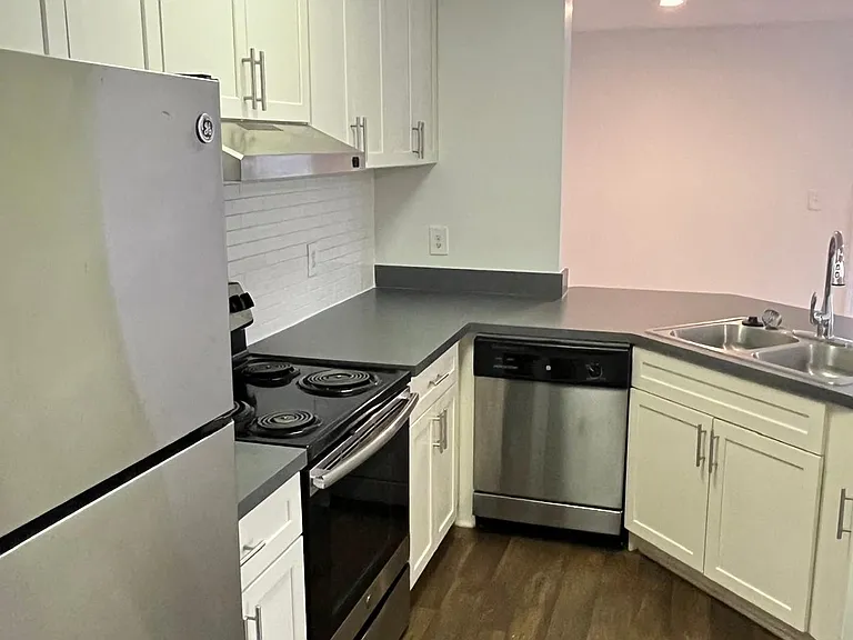 Wesley St. Claire Apartments at Lawrenceville — Photo 179