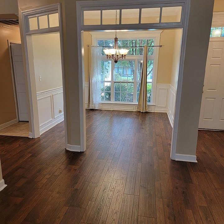 2nd image of 4313 Wisteria Ln