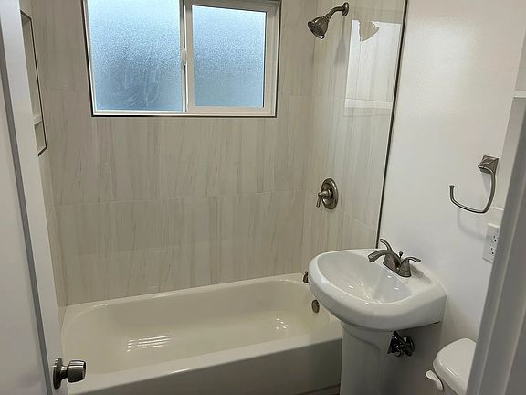 4th image of 12455 Rose Ave #1/2