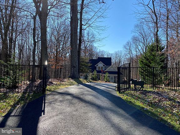 4th image of 32 Holly Brooke Ct