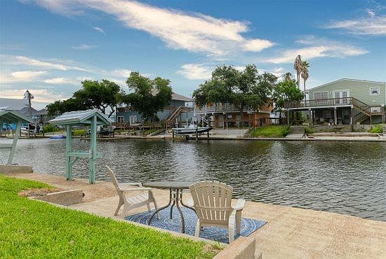 2nd image of 113 Driftwood Dr #B