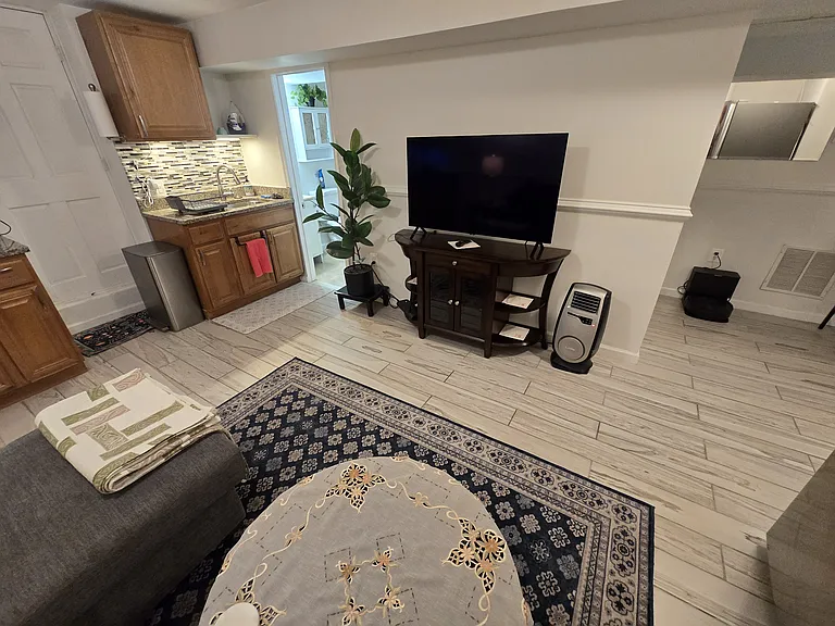 619 Irving St NW — Photo 6