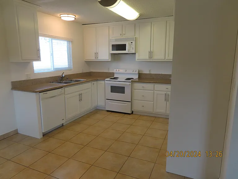 5760 Whitsett Ave #H — Photo 1