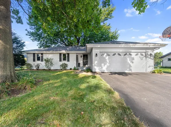 609 S Church St, Winnebago, IL 61088