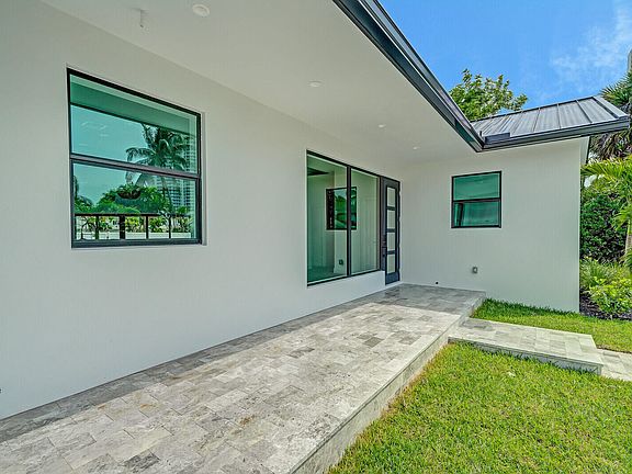 5th image of 1248 N Harbor Dr