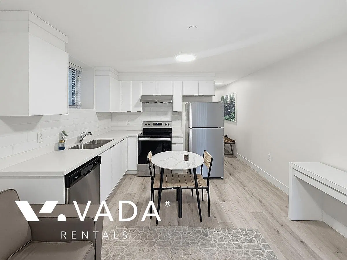 2135 West 16th Avenue Vancouver — Photo 2