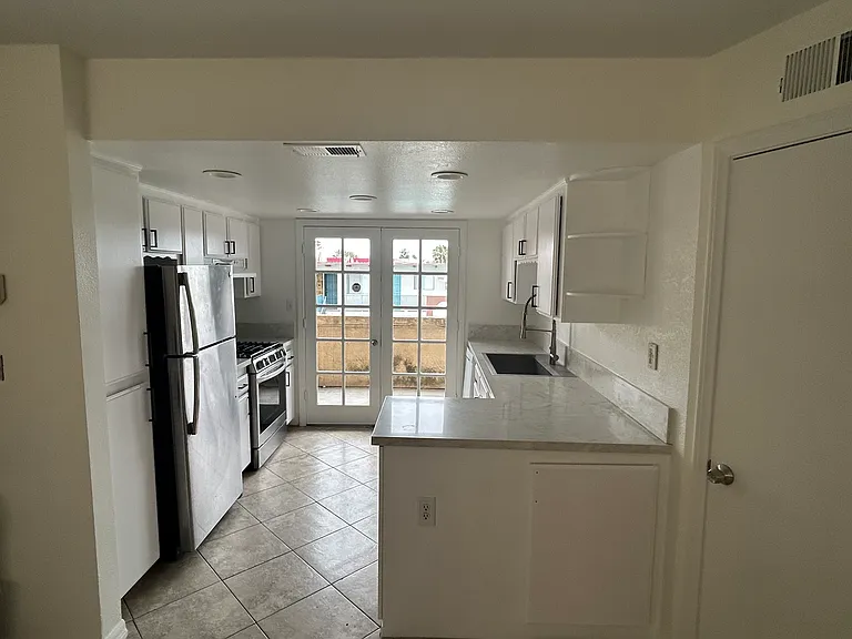 575 E St #3 — Photo 1