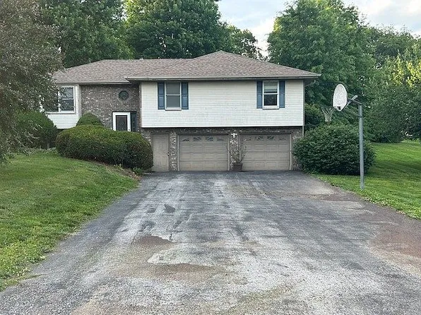 5 SE Hilltop Terrace Rd, Saint Joseph, MO 64507