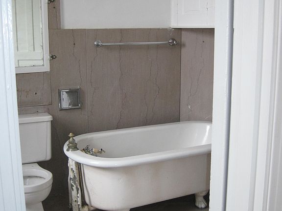 4th image of 356 Bryant Ave APT 3