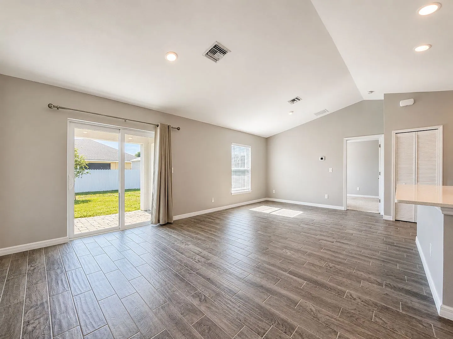 Newer Home for Rent Enjoy the Florida Lifestyle You've Been Dreaming Of! — Photo 4