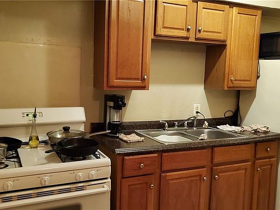 3rd image of 256 Niagara Ave