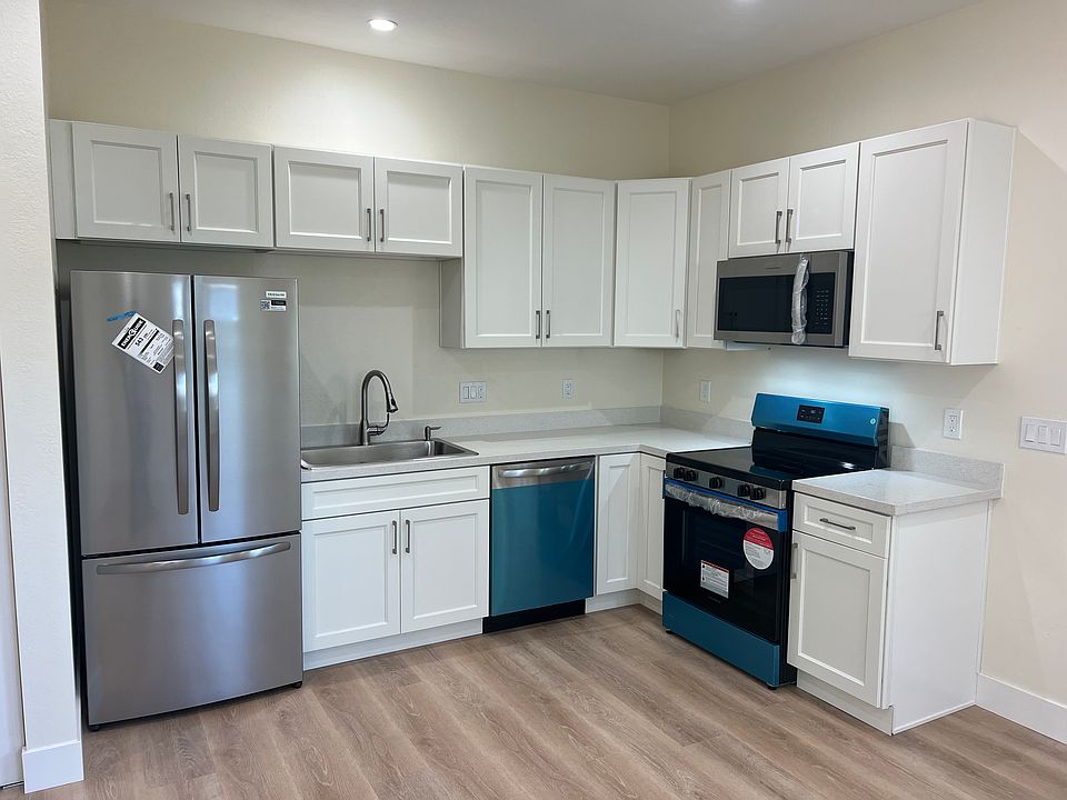 1st image of 3068 Redwood Dr #A