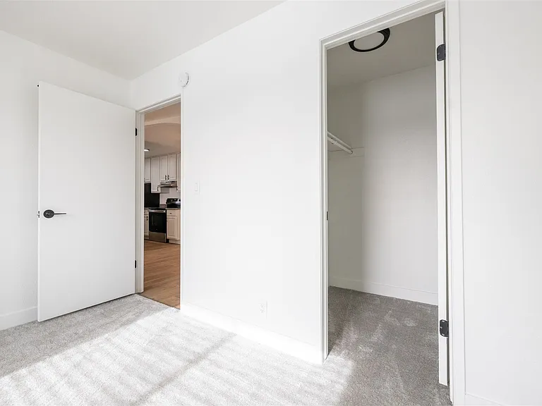 Summerhill Place Apartments — Photo 16