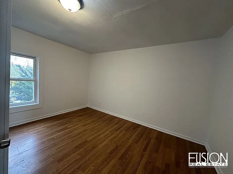 340 Manhattan Dr — Photo 7