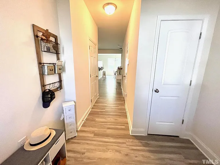 1219 Scholar Dr — Photo 2