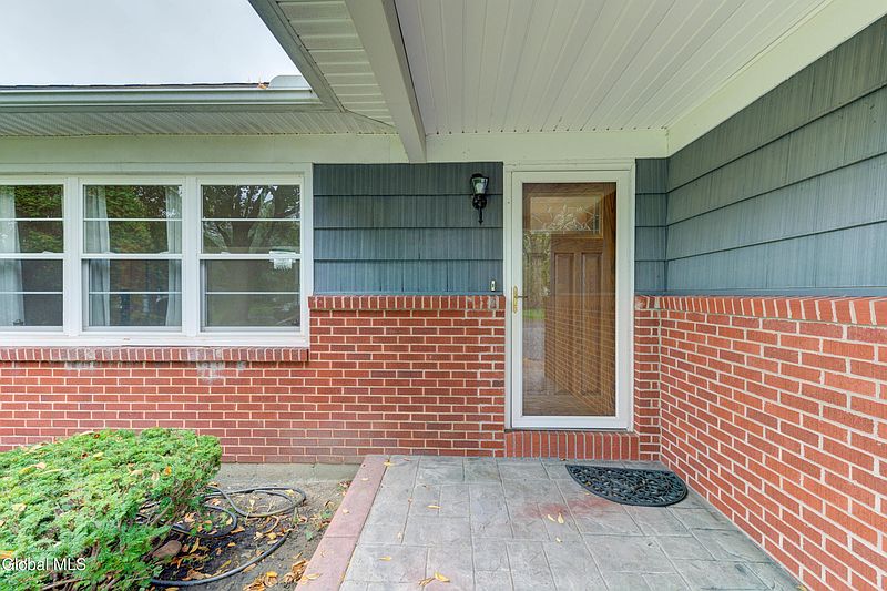 5th image of 9 Leslie Court