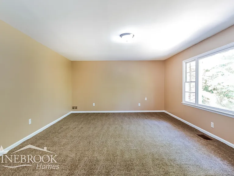 145 Grainger Dr — Photo 3