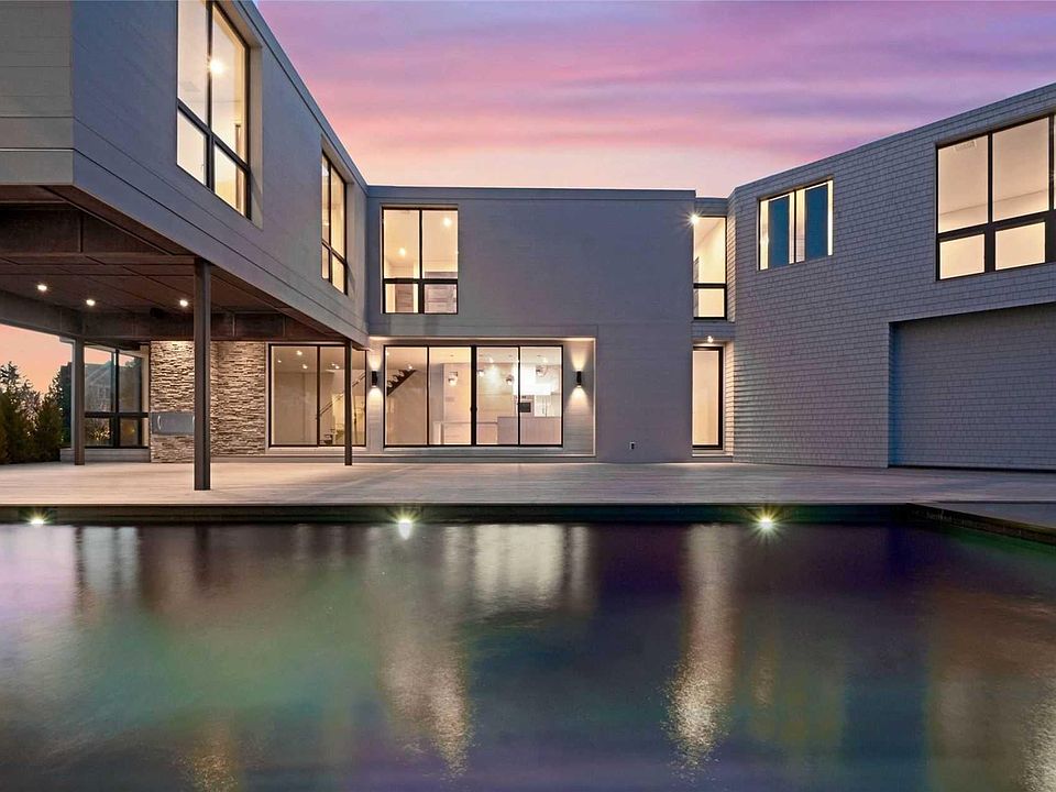 1st image of 8 Bayview Drive