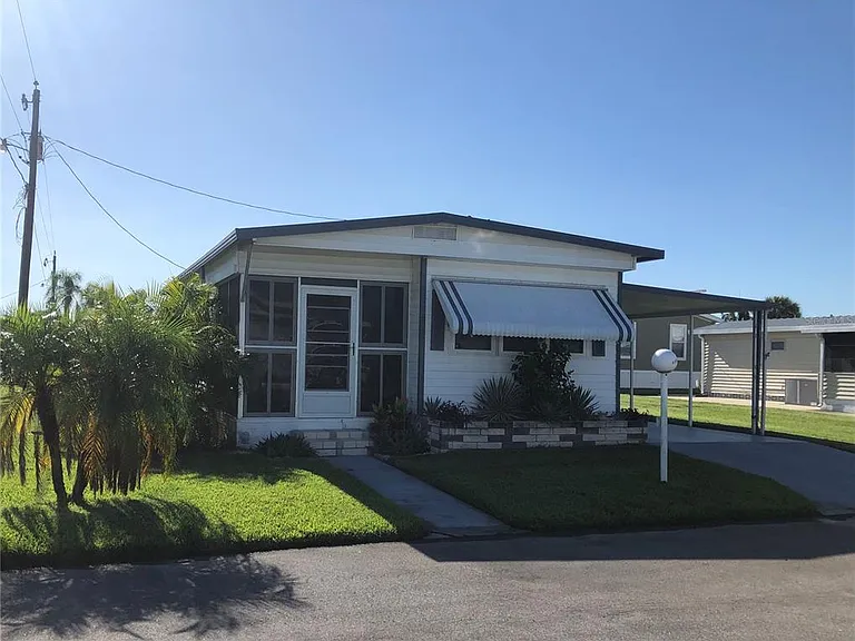 4903 2nd B St E — Photo 1