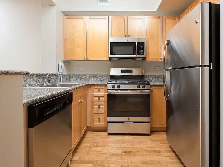 1501 Lexington Ave #8G — Photo 8