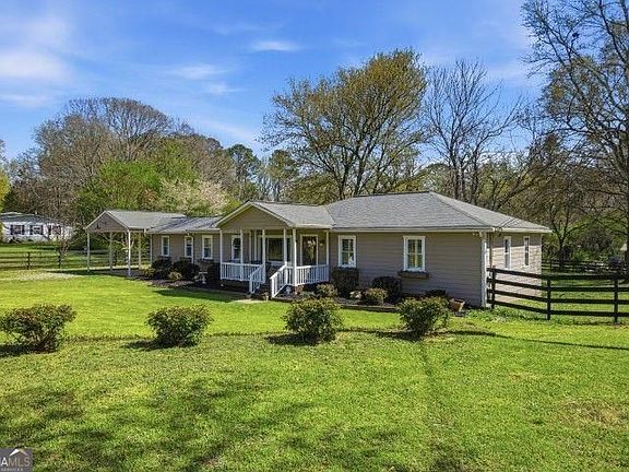 2nd image of 2215 Roper Rd