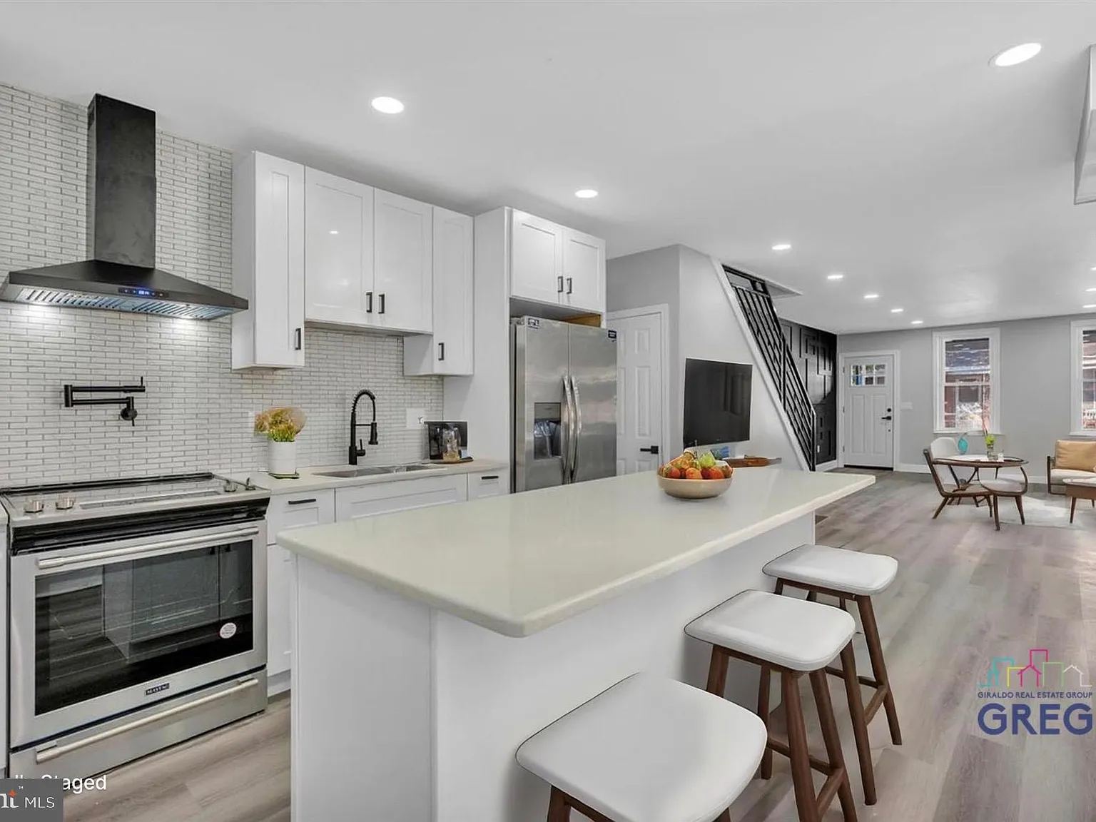 3 bed, 1190 sqft, $2,000 — Photo 2