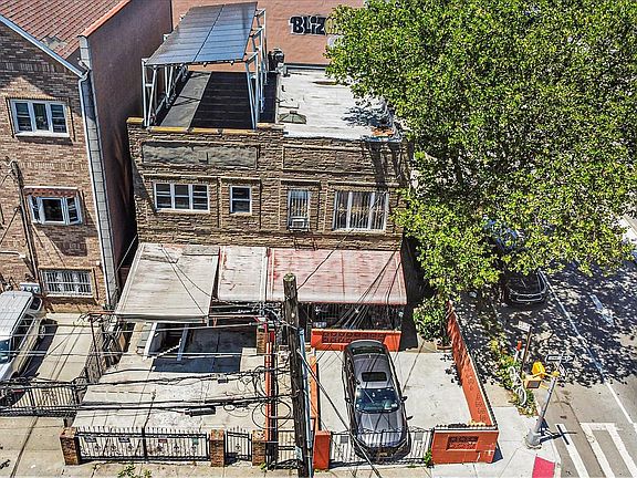 2nd image of 708 Snediker Ave