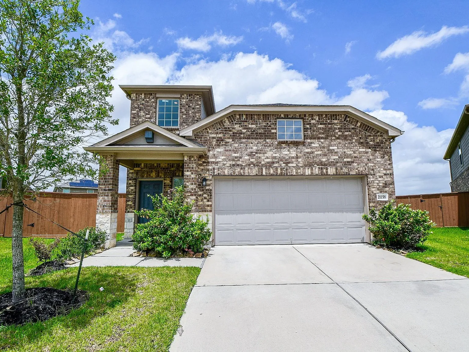4 bed, 2.5 bath, 2601 sqft, $2,599 — Photo 2