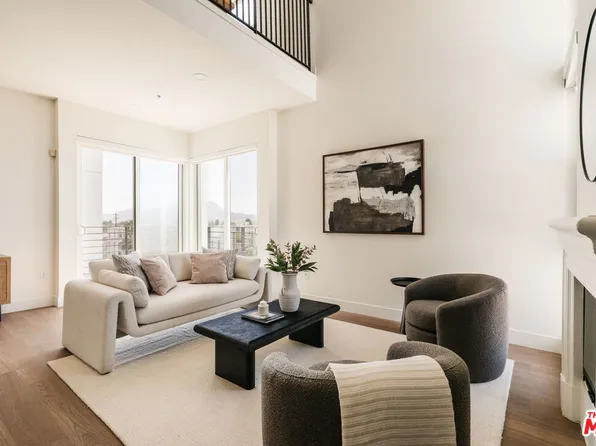 11011 Huston St #410, North Hollywood, CA 91601