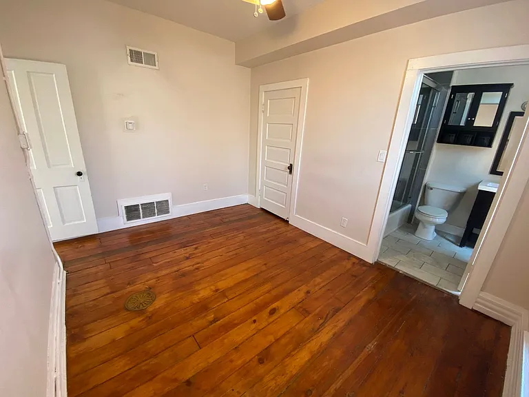 Worthington St 1445 HHR — Photo 7