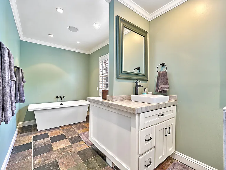 950 S Longwood Ave — Photo 46
