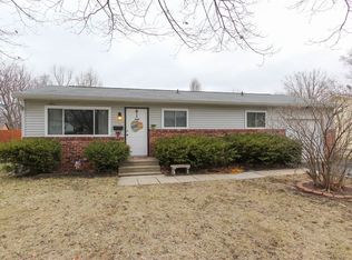 33 Eastridge Dr, Greenwood, IN 46143