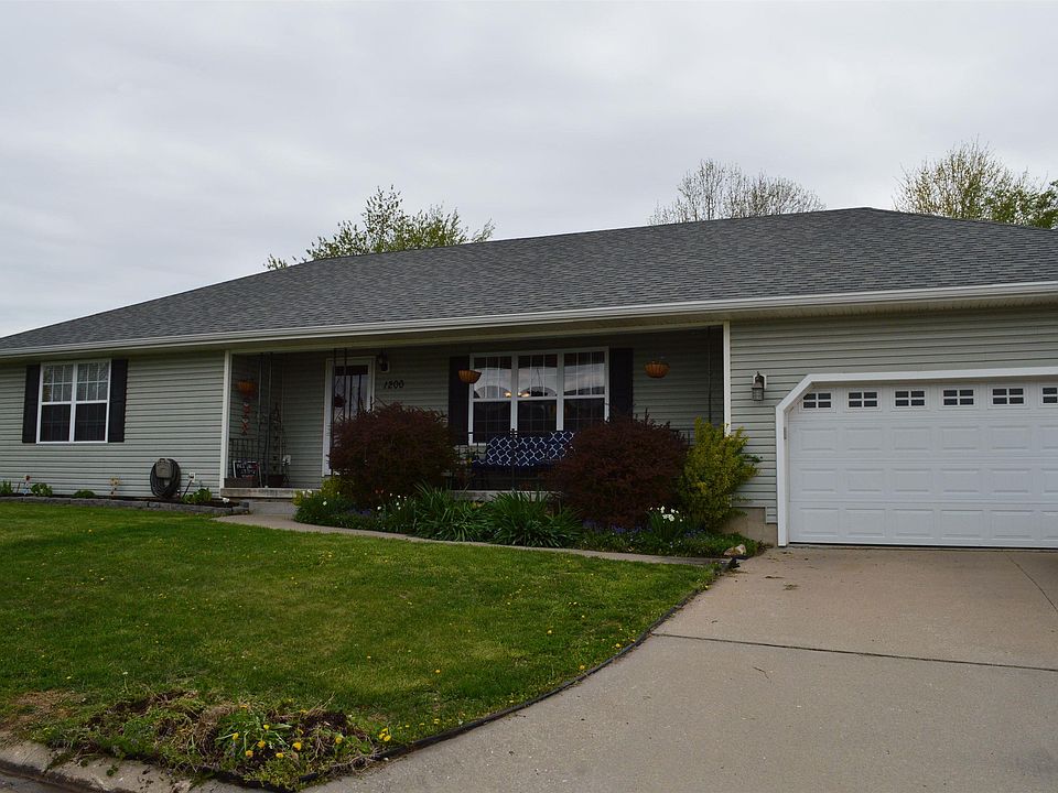 1st image of 1200 Woods Dr