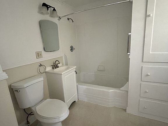 2nd image of 32 Maple St APT 2