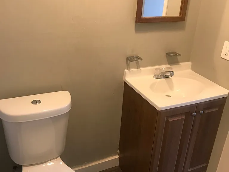 556 N Clay St — Photo 15
