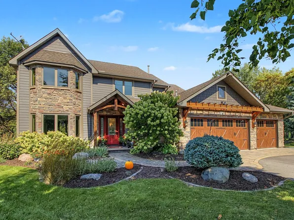 8610 Valley View Ct, Chanhassen, MN 55317