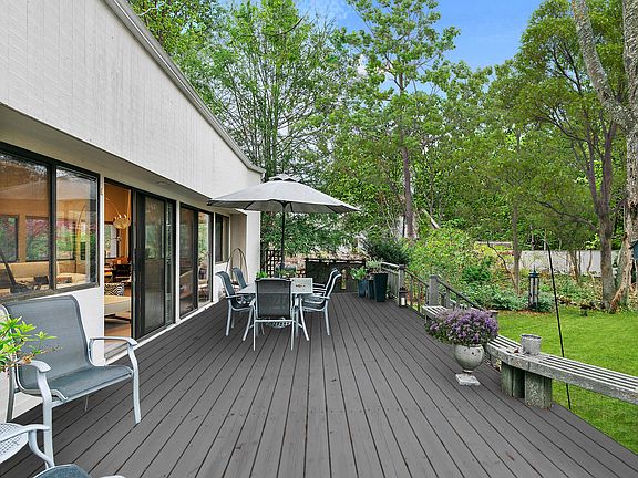4th image of 6 Wagon Ln
