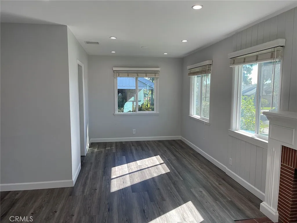 3 bed, 1228 sqft, $3,900 — Photo 4